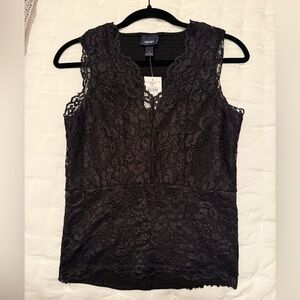 NWT - Daytrip Gorgeous Lace Sleeveless Shell Top - Black; Size Small